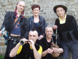 Les Ramoneurs de menhirs with Les Sales Majestés, Charge 69, Los Tres Puntos, Les $hériff 