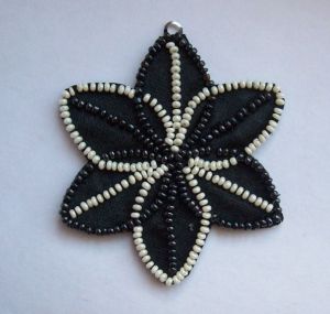 Bijoux & accessoires ornés d'une broderie perlée de Lunéville.jpg