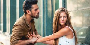 Voir si une Personne te Ment : la Science de Lire ses Gestes
