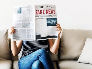 Conférence sur les fake news à la médiathèque de l'Orangerie